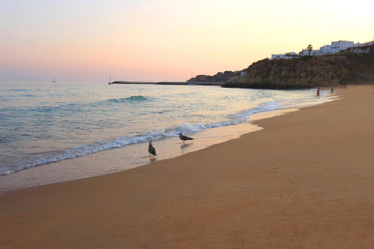 Warm Yellow Appartement Albufeira
